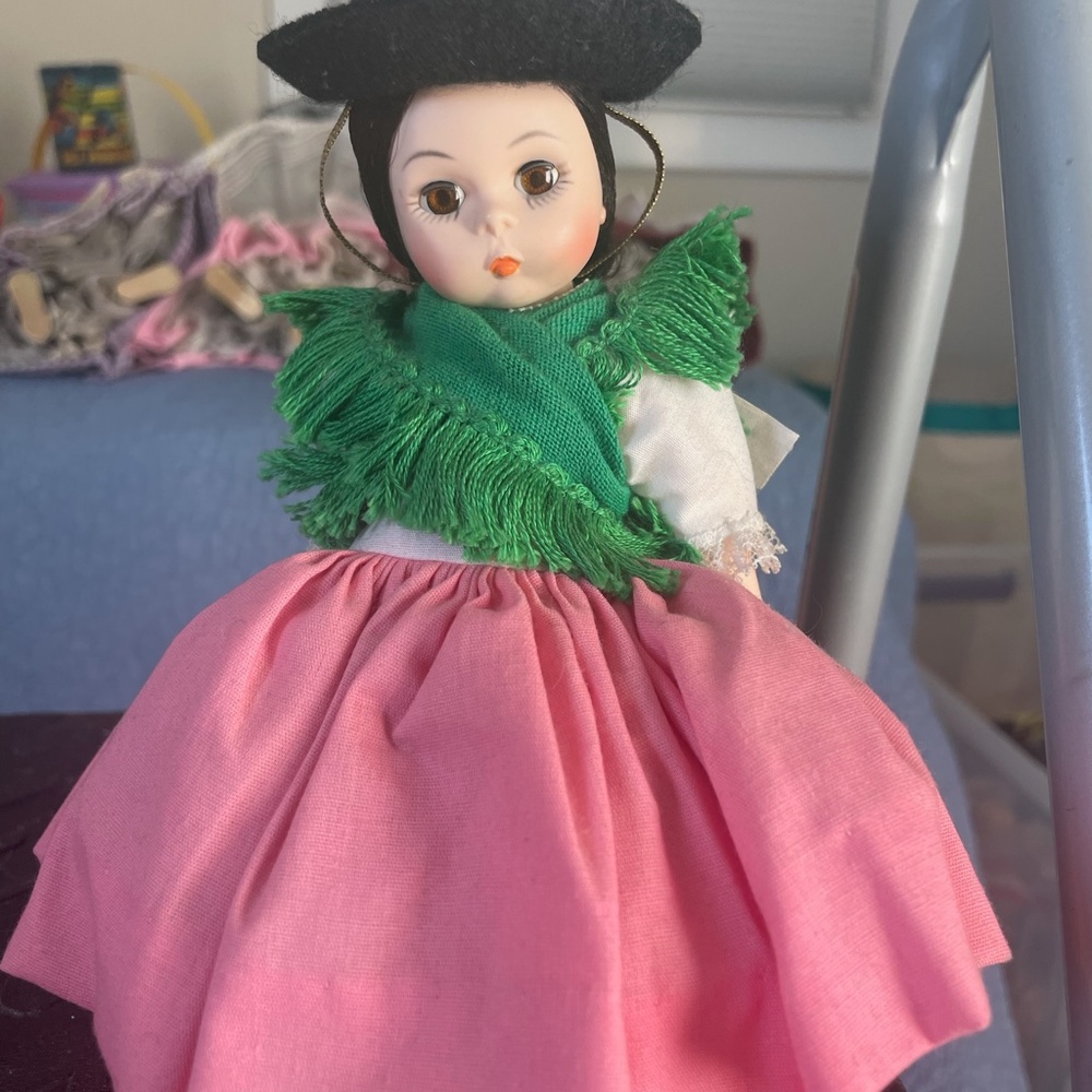 Madame Alexander 8" Portugal 585 Doll, International Collection - Picture 2 of 5